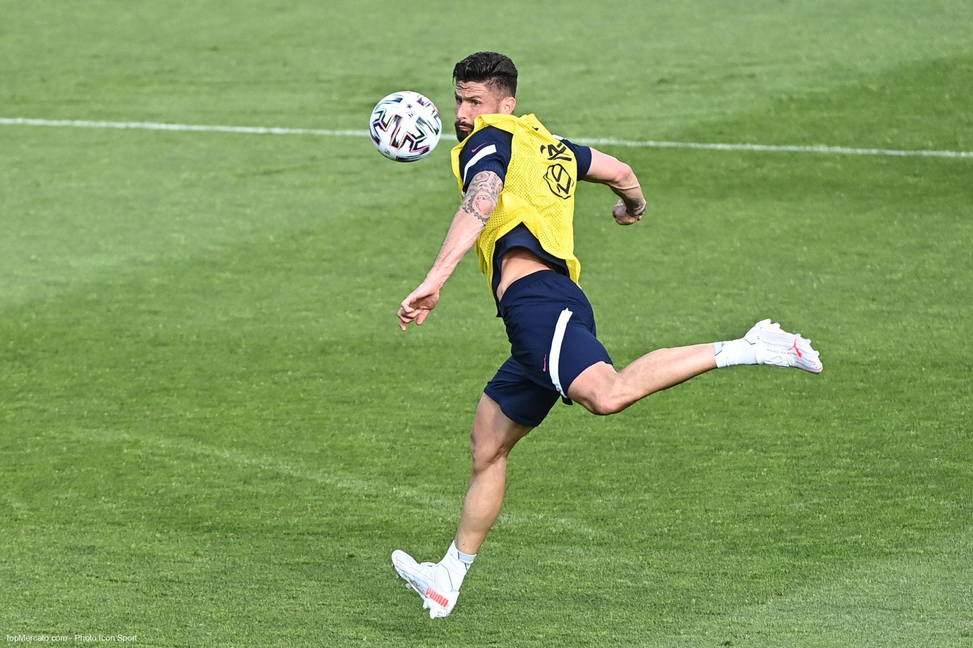 Giroud calms down the match on the Blues attack and responds to Ibrahimovic