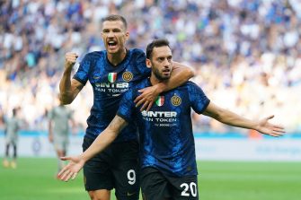 Edin Dzeko et Hakan Calhanoglu, Inter Milan-Genoa