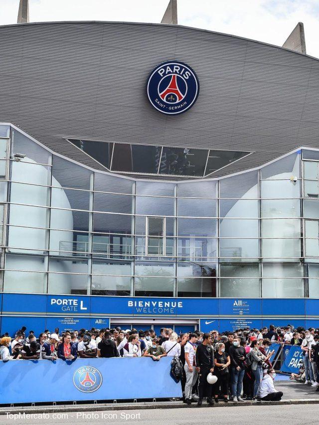 cropped-Parc-des-Princes-PSG-attente-Lionel-Messi.jpg