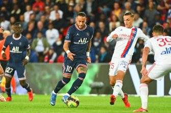 Neymar et Maxence Caqueret, PSG-OL