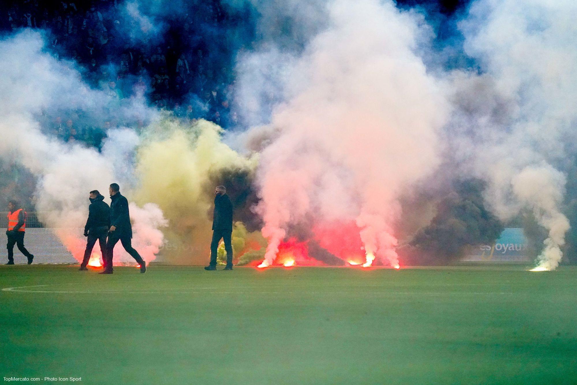 ASSE : descente en Ligue 2, de graves incidents dans le stade