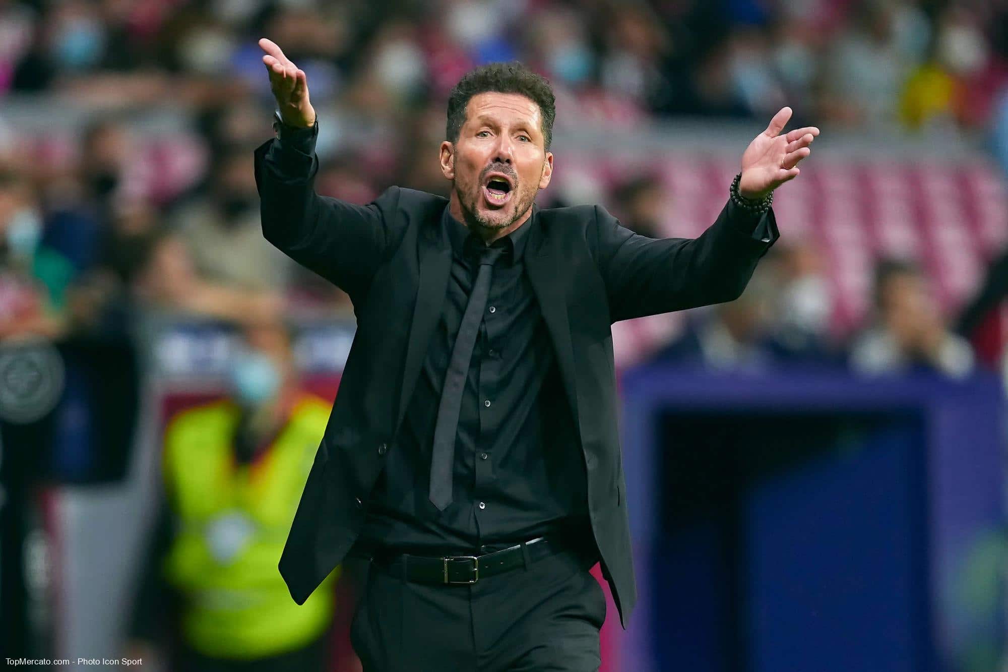 Atlético Madrid : Cerezo tape du poing sur la table pour Simeone