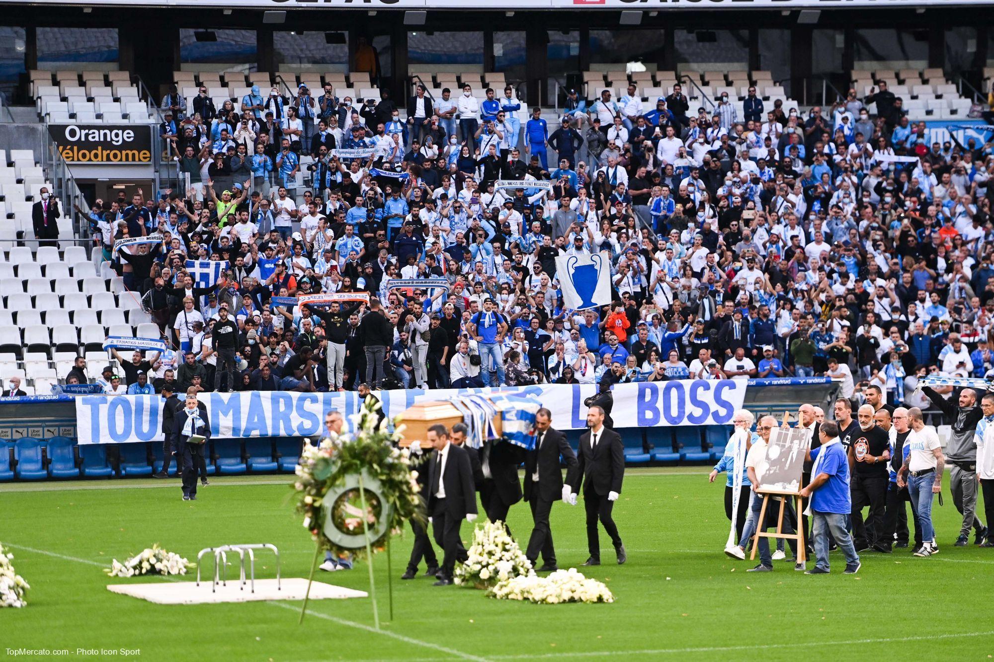 Hommage Bernard Tapie, supporters de l'OM Olympique de Marseille