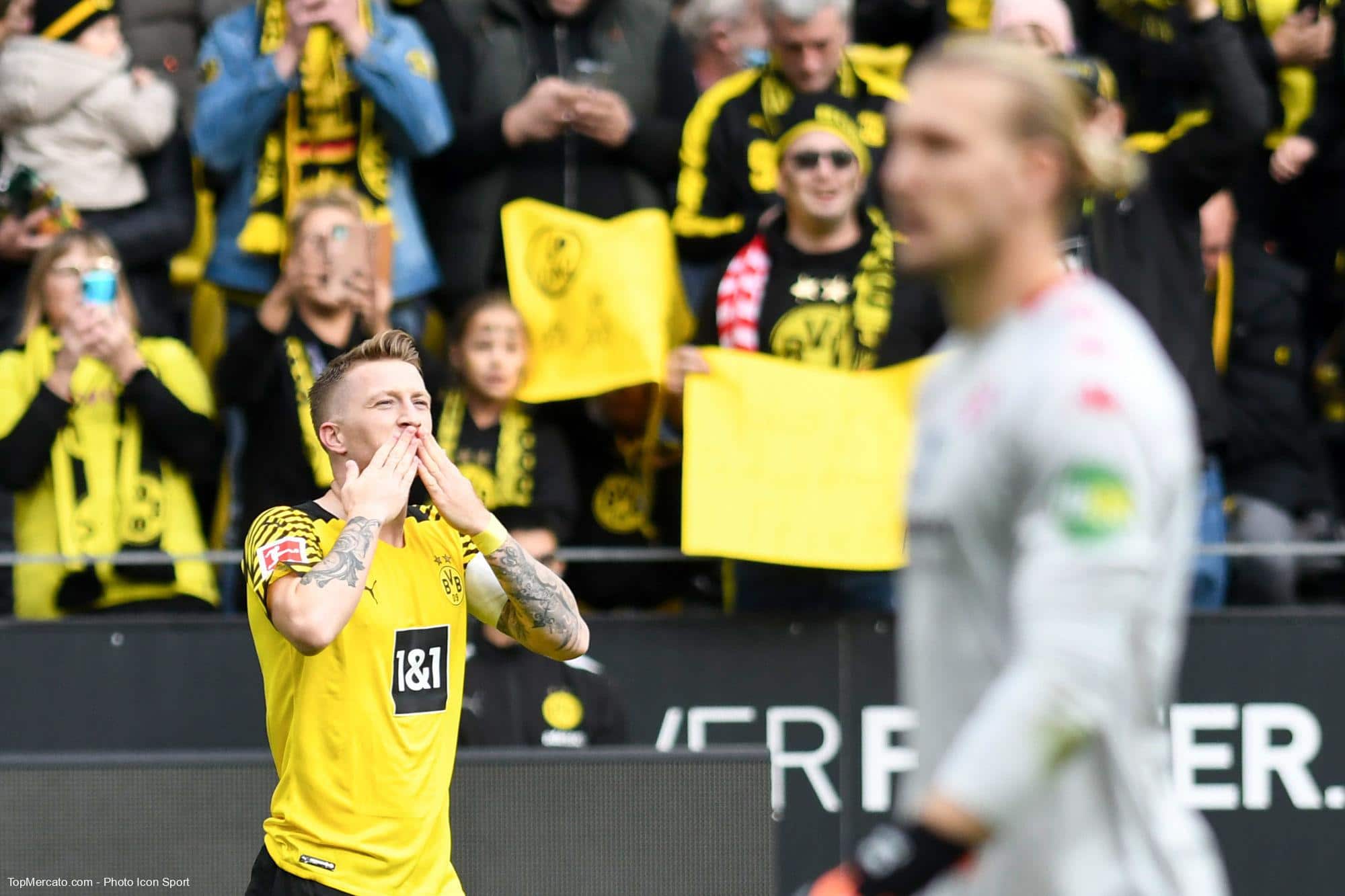 Bundesliga : Reus en feu, le Borussia Dortmund cartonne 6-0 !