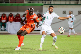 Ousmane Diabate et Riyad Mahrez, match Algérie - Niger