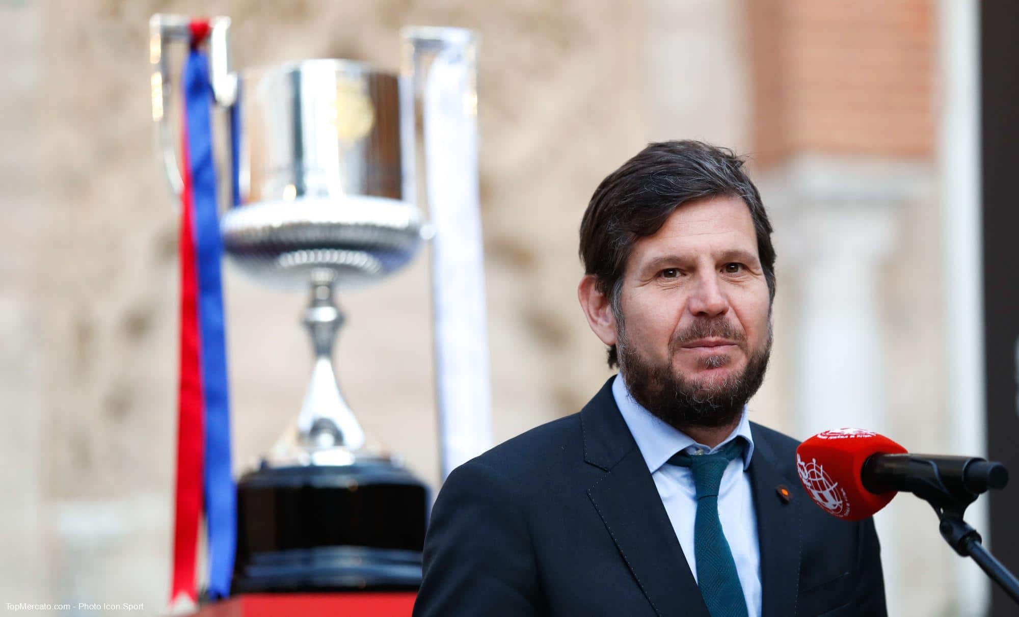 Barça : le directeur sportif claque la porte !