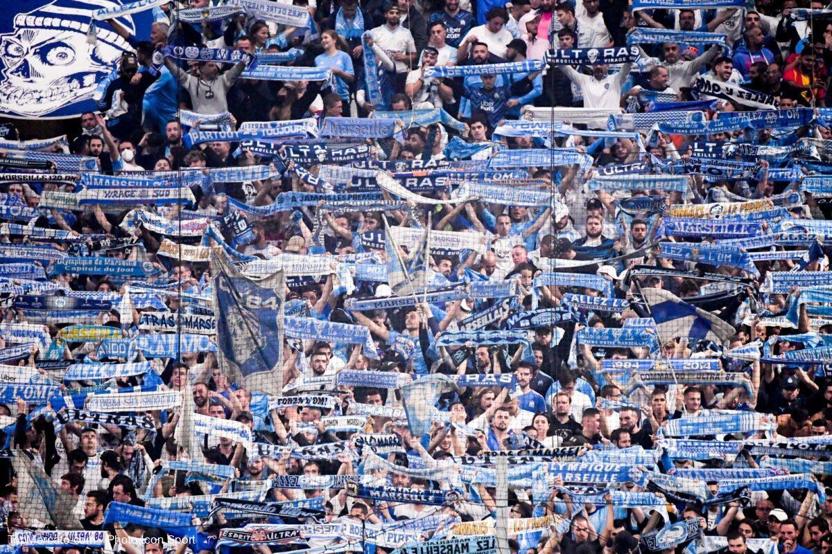 Supporters de l'OM, écharpes, ultras, stade Orange Vélodrome, Olympique de Marseille