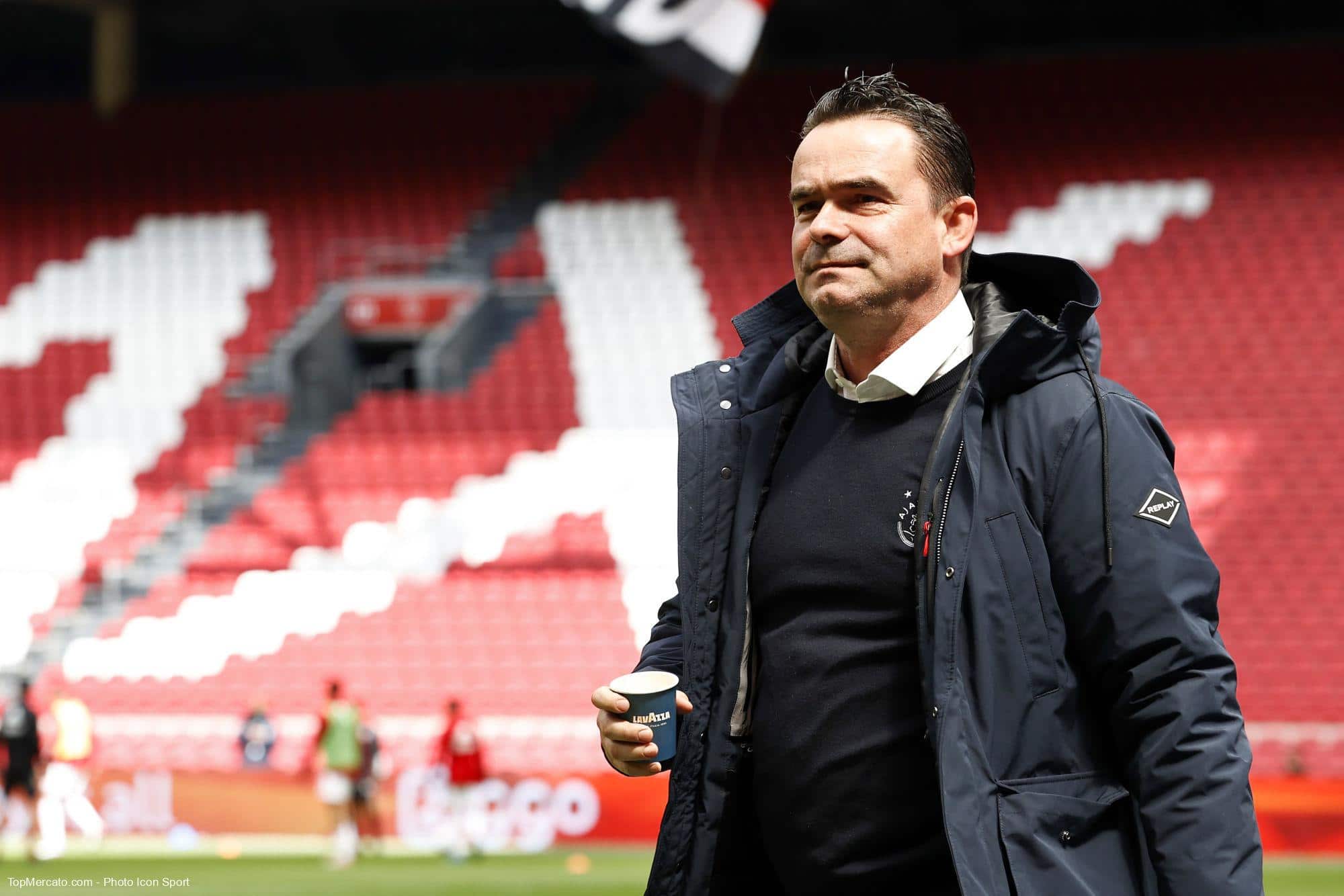 Ajax Amsterdam : Overmars quitte ses fonctions