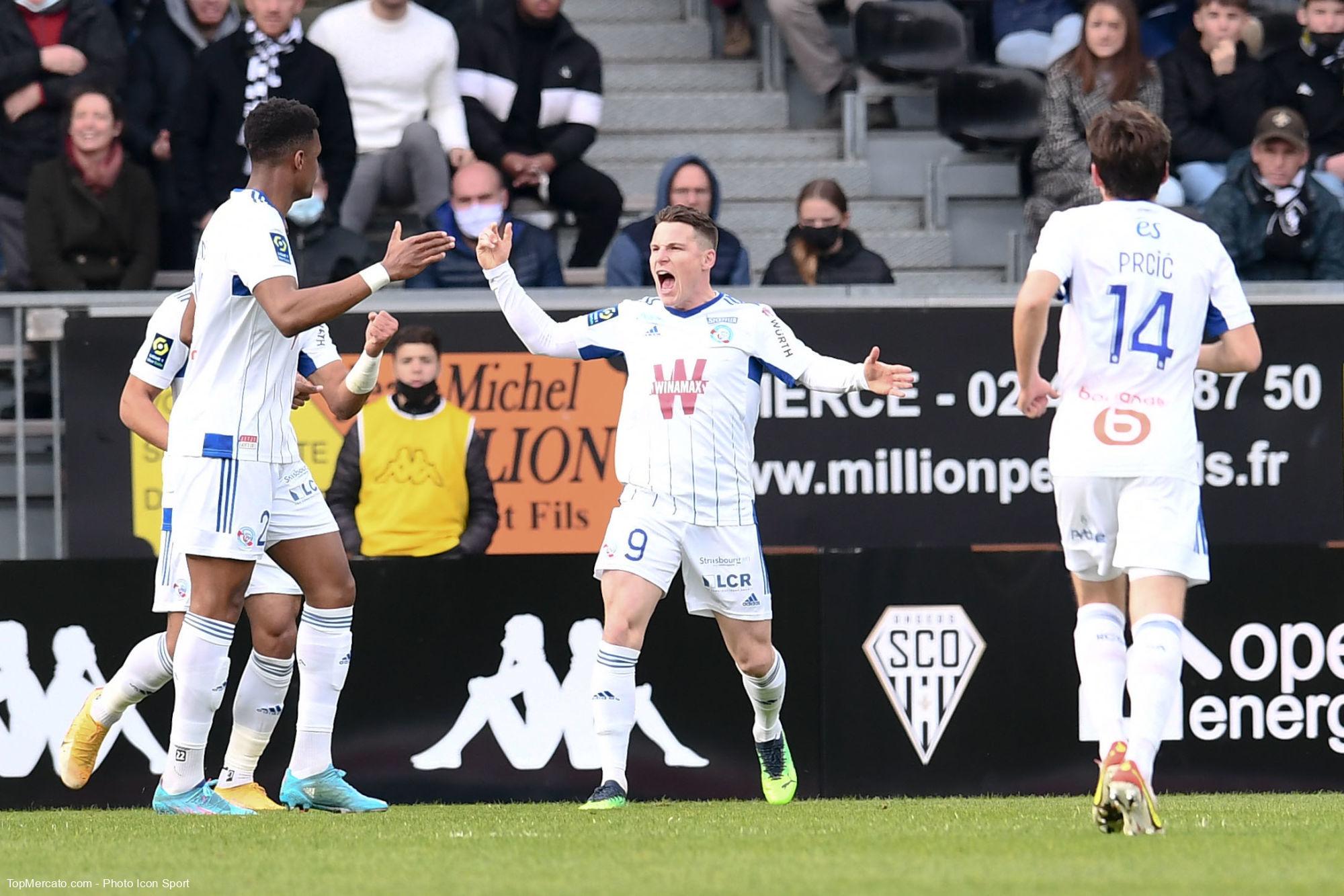 Ligue 1 : Strasbourg et l'ASSE enchaînent, Brest cartonne