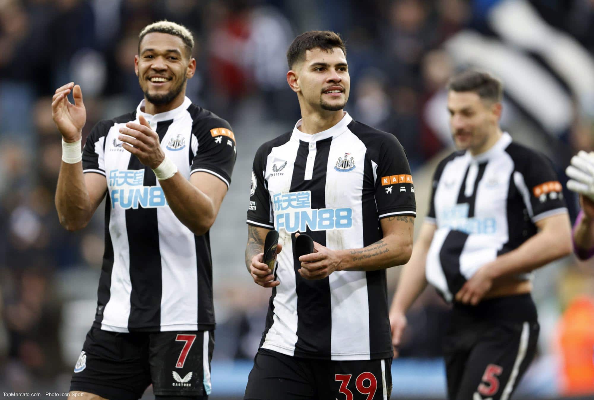 Newcastle : Guimaraes veut jouer avec un Lyonnais