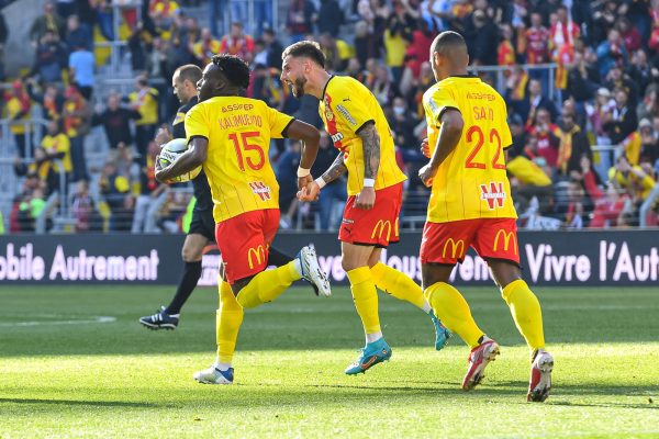 Arnaud Kalimuendo, Lens