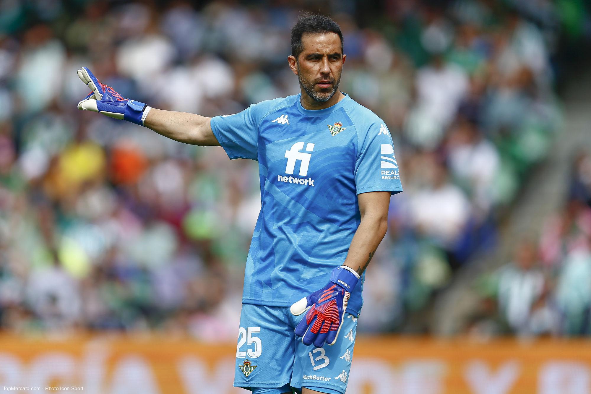 Betis Séville : Claudio Bravo prolonge en Andalousie