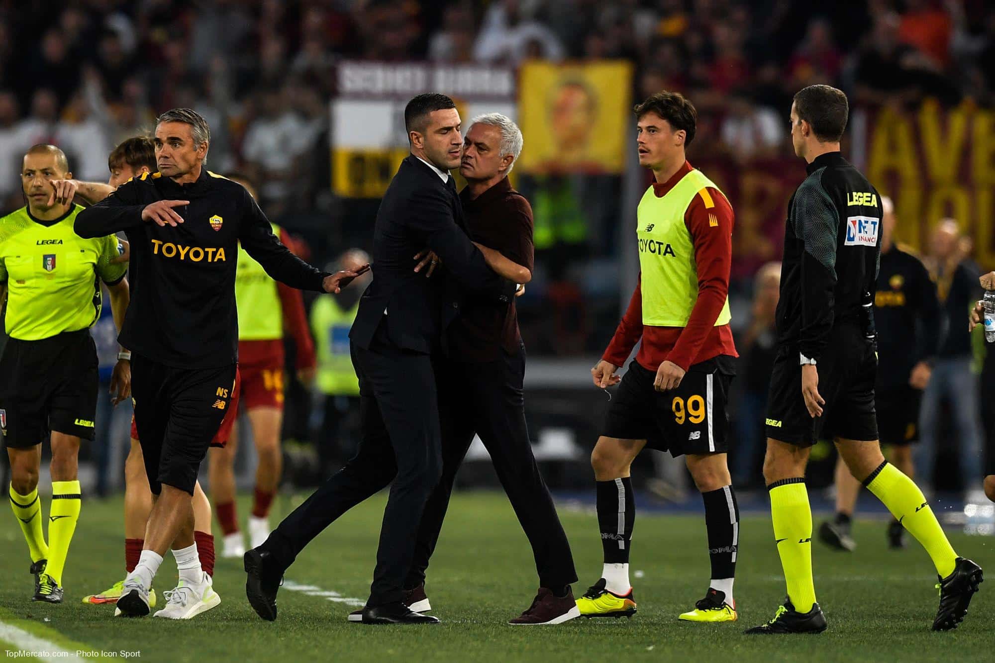 AS Roma : expulsé après avoir insulté l'arbitre, Mourinho risque gros