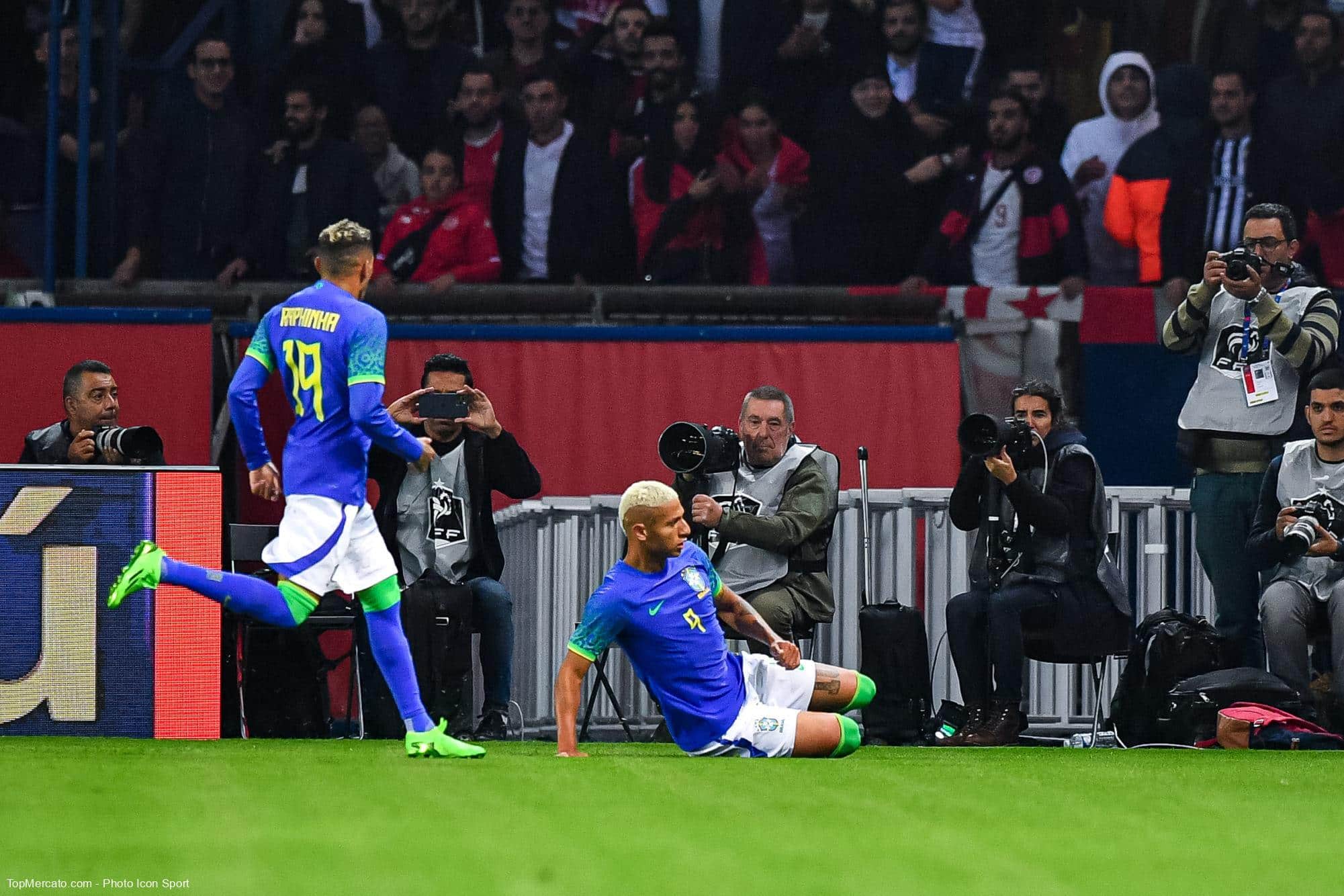 Des tensions au Parc des Princes pour Brésil-Tunisie