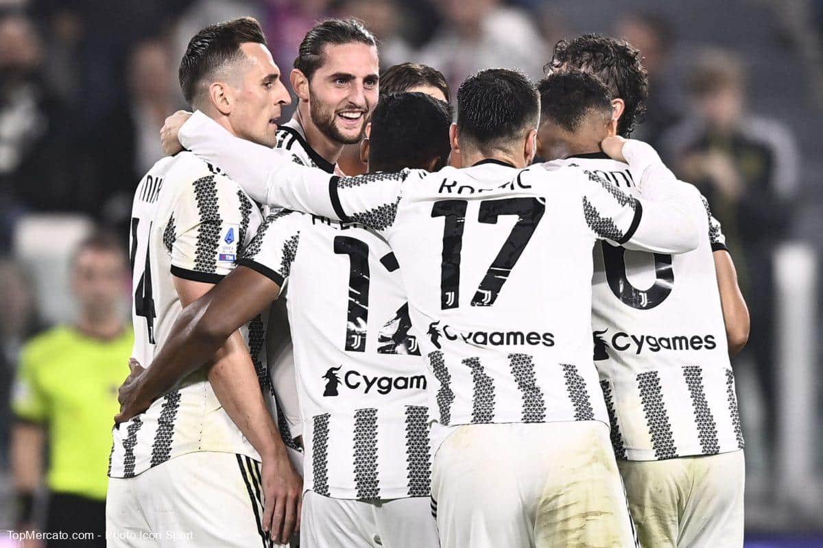 Arkadiusz Milik Adrien Rabiot Juventus