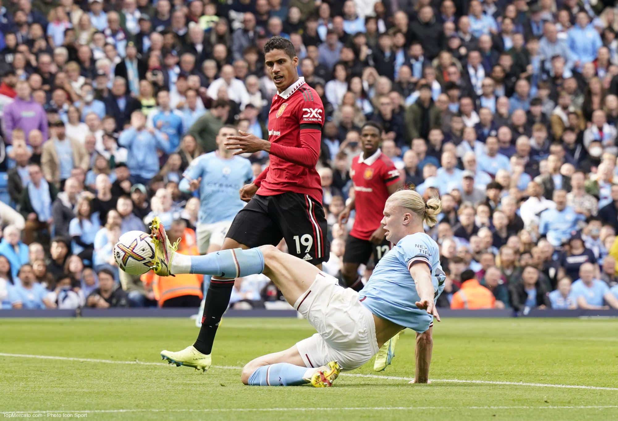 Manchester United : coup dur pour Varane lors de l'humiliation contre Manchester City