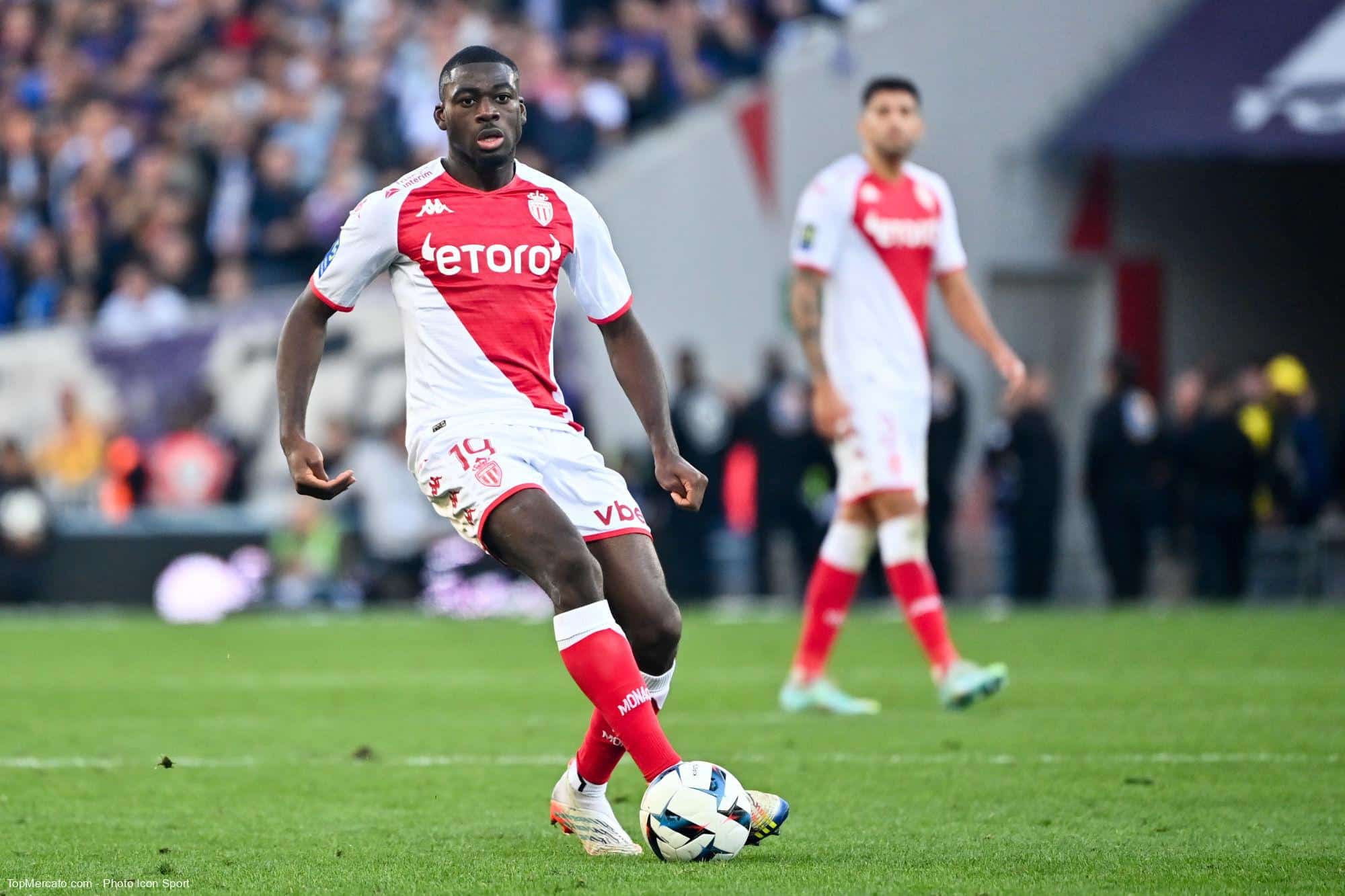 BUDAPEST, HUNGARY - OCTOBER 27: Youssouf Fofana of AS Monaco controls the  ball during the UEFA Europa League group H match between Ferencvarosi TC  and AS Monaco at Ferencvaros Stadium on October