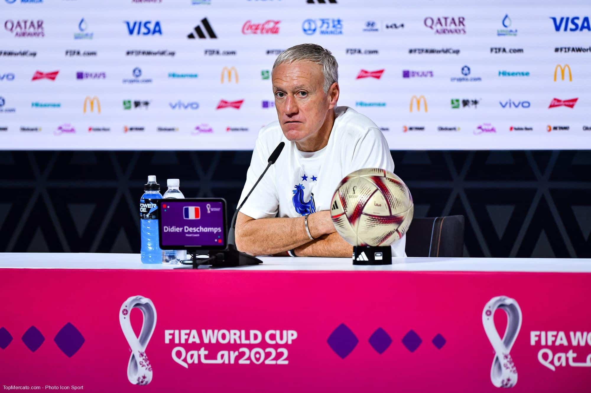 Mbappé muet face à la presse, Deschamps se justifie