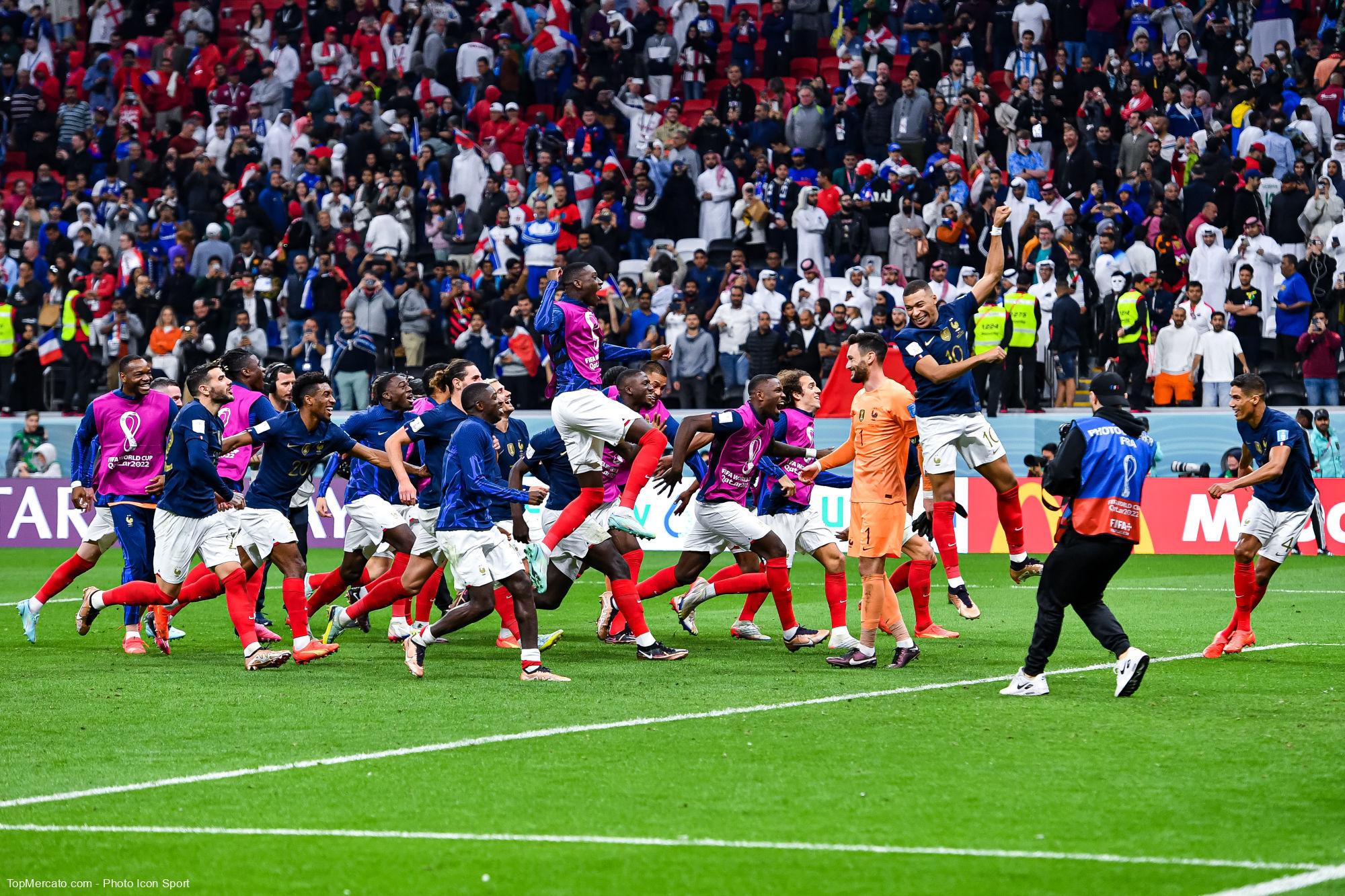 Equipe de France : un vestiaire en folie, Griezmann en DJ&L'énorme fête des Bleus