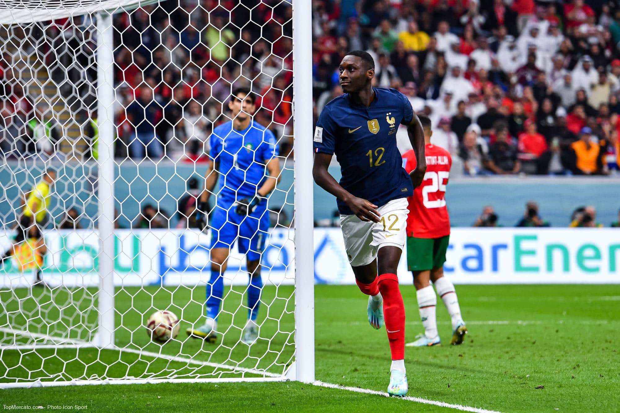 Kolo Muani, déjà trop grand pour Francfort ?