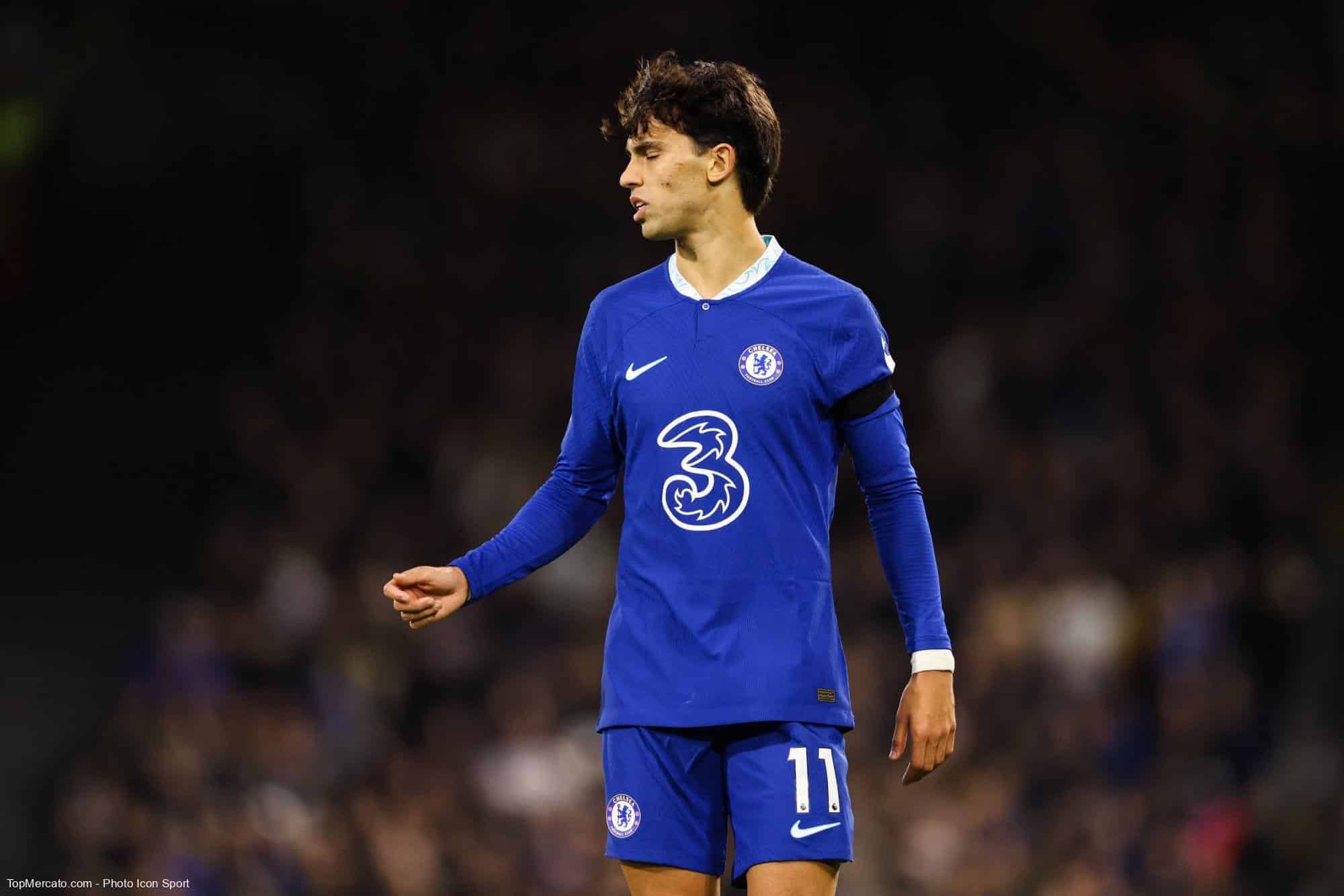 Chelsea fans Joao Felix deal with Simeone