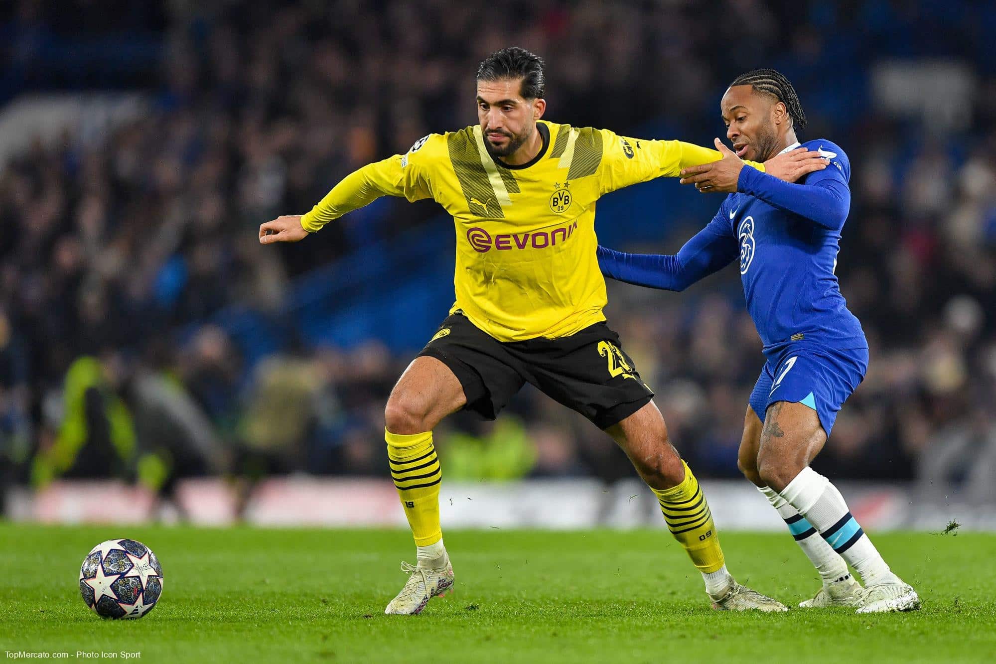 Chelsea-Dortmund : Emre Can fracasse l'arbitre