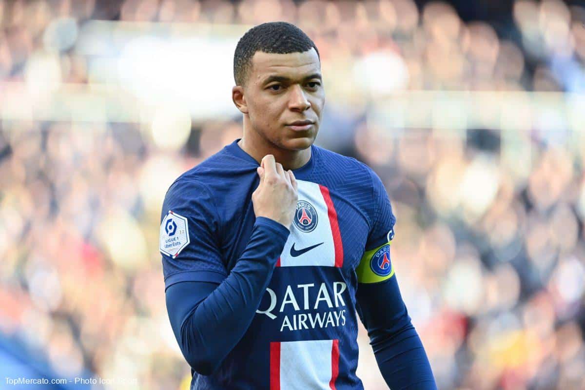 Attention les yeux : le PSG dévoile son nouveau maillot domicile - France -  Paris Saint-Germain - 31 Mai 2023 - SO FOOT.com