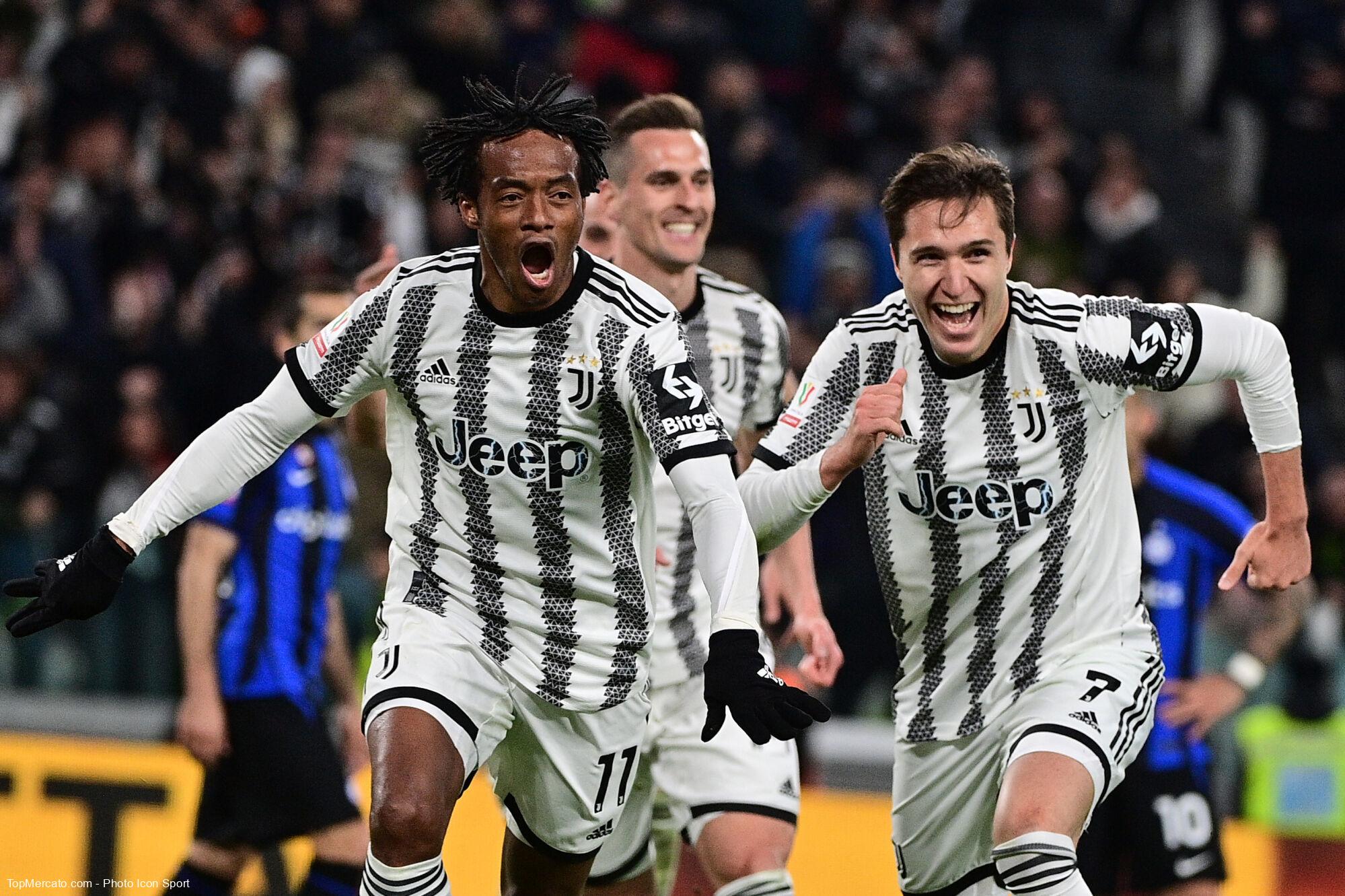 Juan Cuadrado Federico Chiesa Juventus