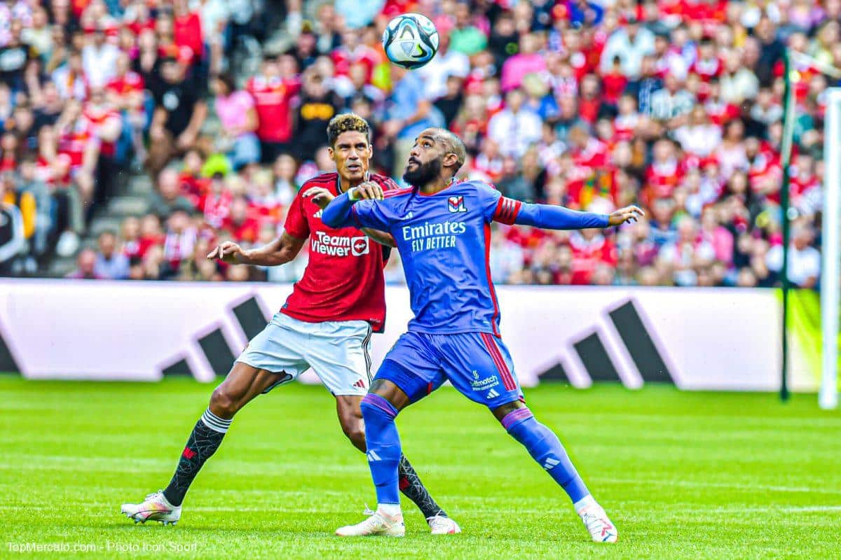 Raphaël Varane Alexandre Lacazette Manchester United OL