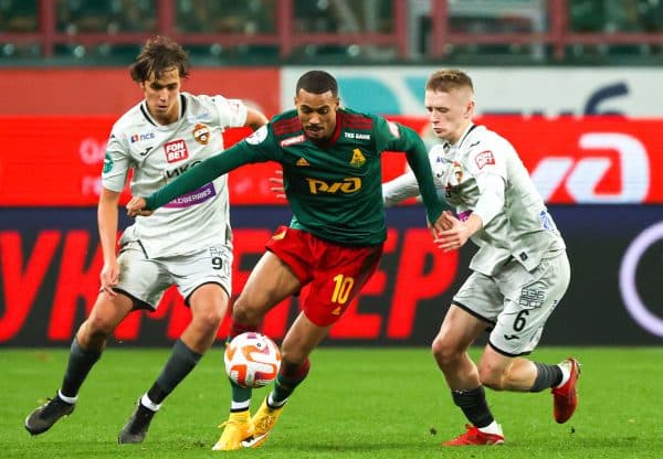 OM, OL : une ex-cible atterrit en Championship !