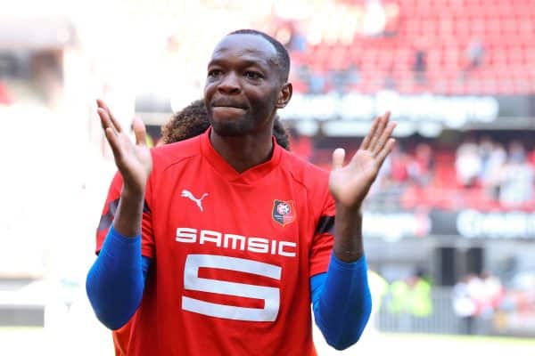 Rennes : hommage vibrant à Genesio et coup de pression, Mandanda se lâche