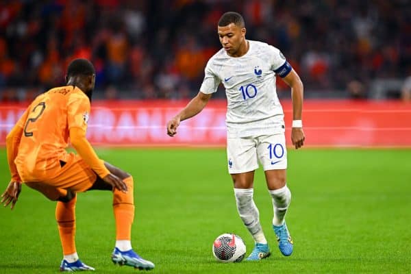 Equipe de France : un Néerlandais s'incline devant Mbappé