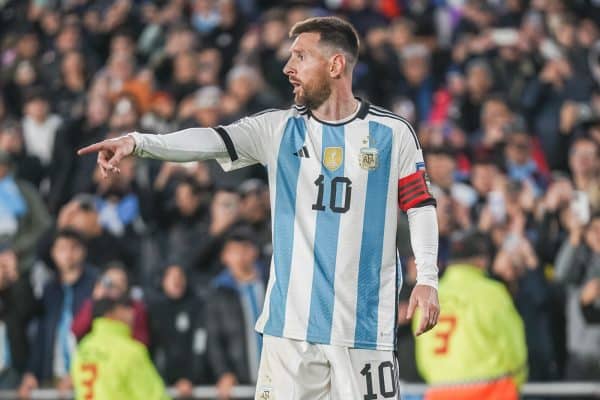 L'auteur du crachat sur Messi sort du silence