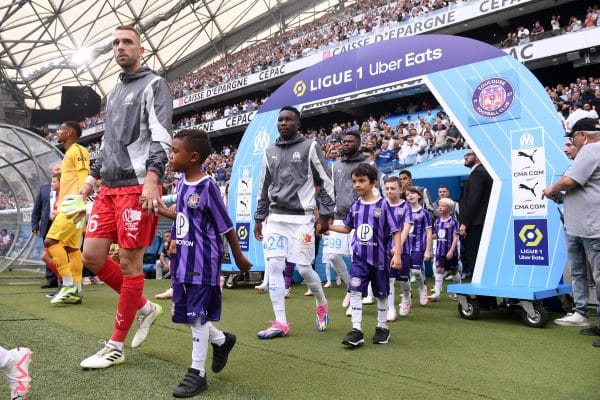 OM : un Marseillais va aller “pleurer dans les jupes de sa mère” annonce Larqué