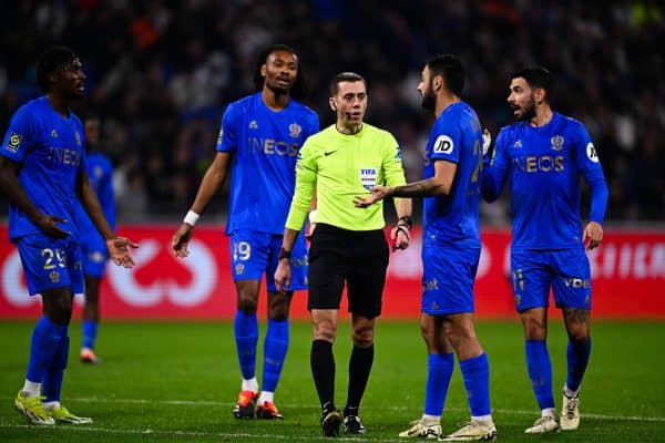 Nice volé à Lyon, Turpin critiqué pour deux penalties oubliés !