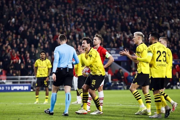 Dortmund : le gros tacle de Hummels contre l'arbitrage et le PSG