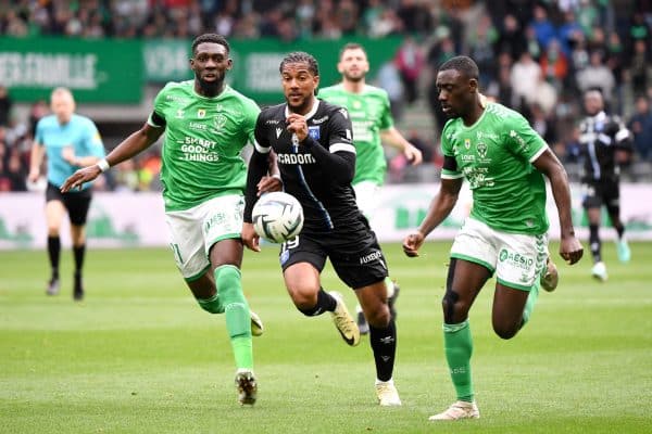 ASSE : “au-dessus de la Ligue 2”, un cadre s’enflamme sur l’effectif !