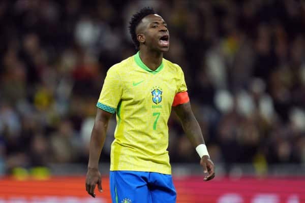 Une poule mouillée, une star du Mondial 98 cartonne Vinicius !