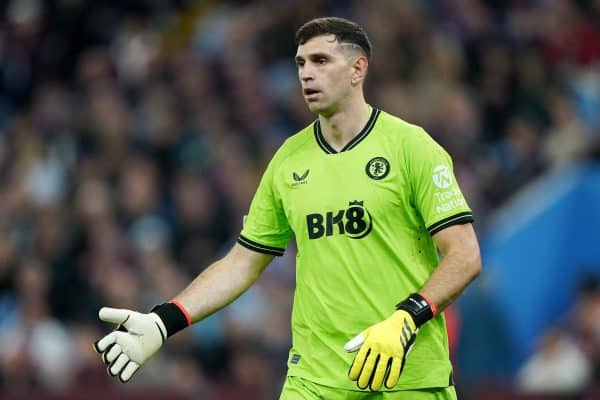 Douche froide pour Emiliano Martinez !