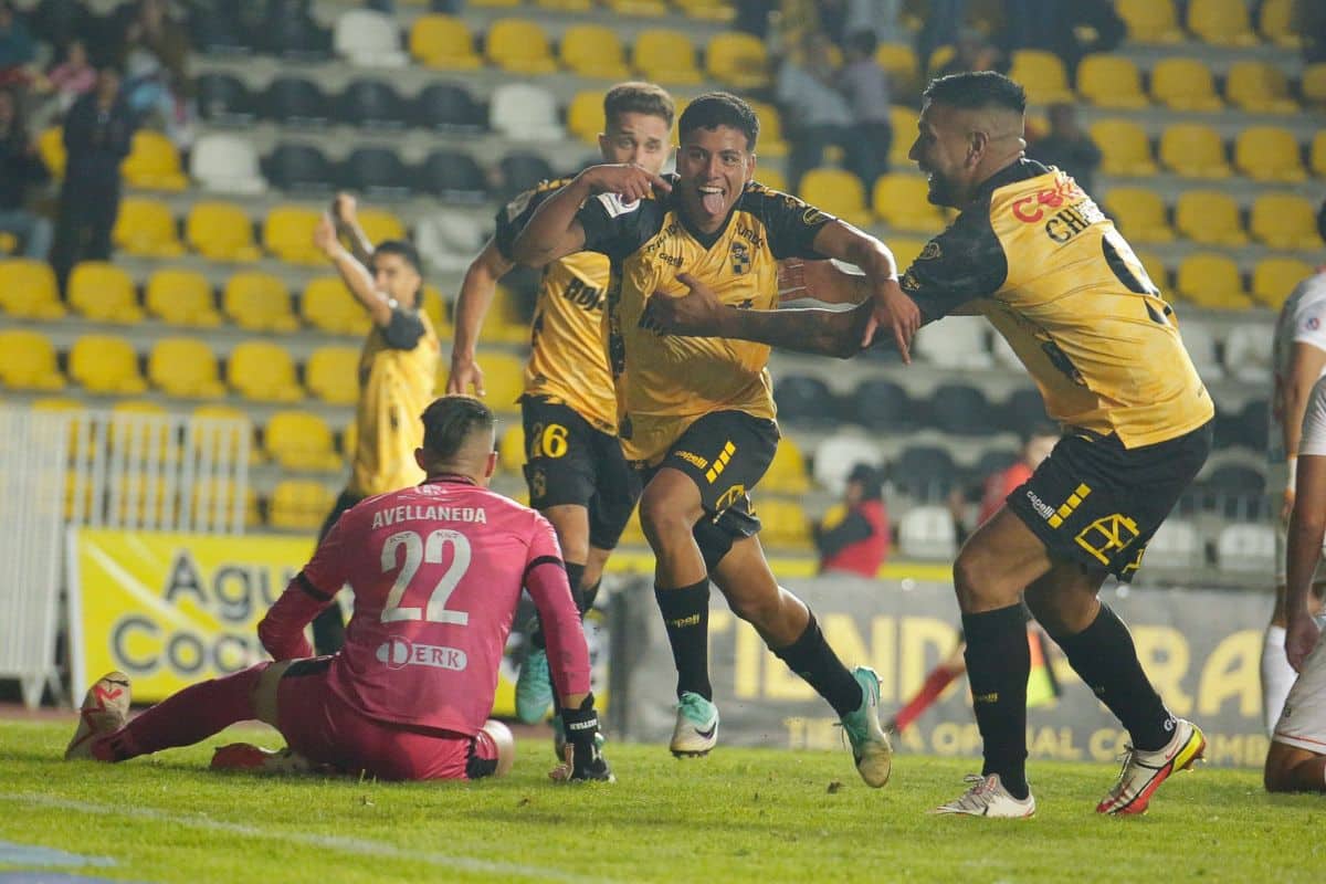 Quién es Martín Mundaca, juvenil de 17 récord con Coquimbo