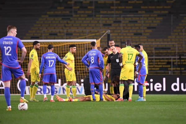 Pas de carton rouge cette fois&, l'OL taclé en Ligue 2