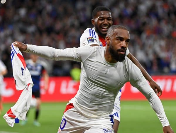 Lacazette lâche une réponse inattendue à Henry !