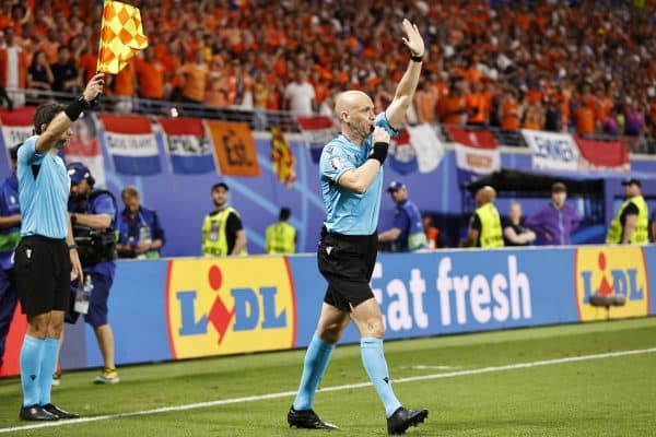 L'avis tranché de Lannoy sur le but refusé à Simmons