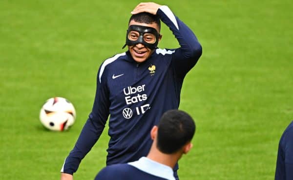 Un champion du monde 2018 chambre Mbappé sur son masque !