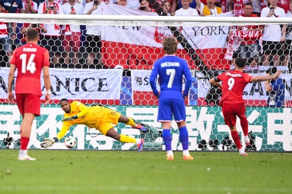 France-Pologne : la réponse hallucinante de Maignan à Lewandowski