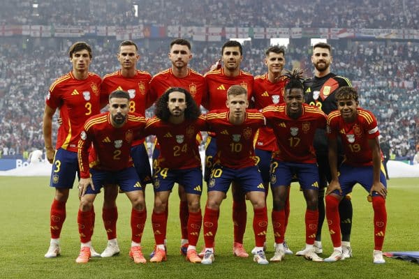 Espagne : un taulier humilie Neville après le sacre !