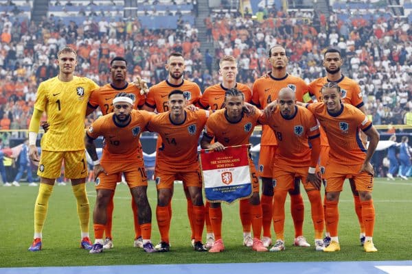 Pays-Bas - Angleterre : un cadre des Oranje allume l'arbitrage !