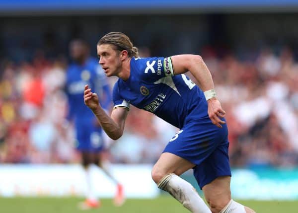 Chelsea : Gallagher vendu, les Blues pistent un milieu à 23 M¬
